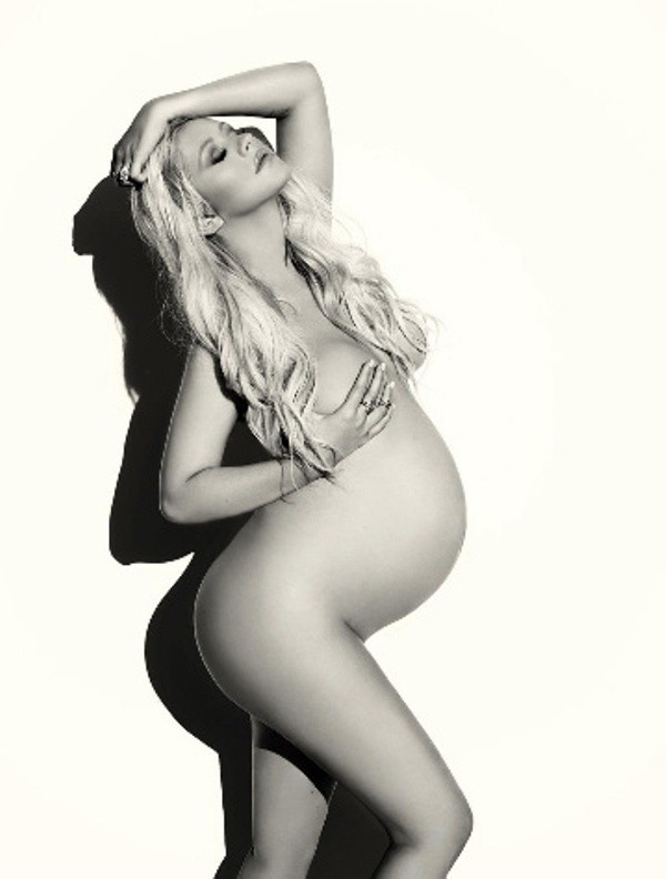 Christina sa pred pôrodom odfotila nahá